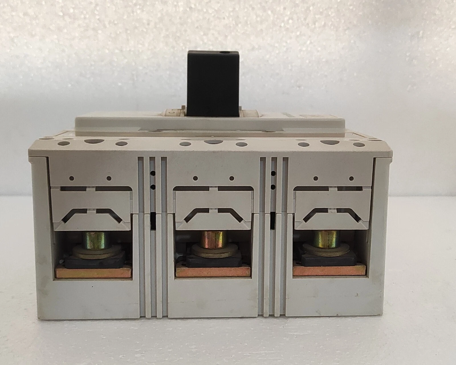 admin/uploads/uploads/mcb moeller nzm 10-400 amp mcb klockner moe new_6.webp